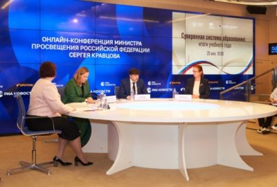 Со следующего учебного года в российские школы вернут серебряные медали