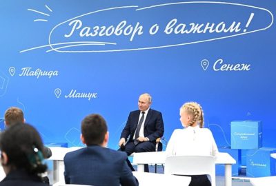Президент России провел открытый урок «Разговор о важном»